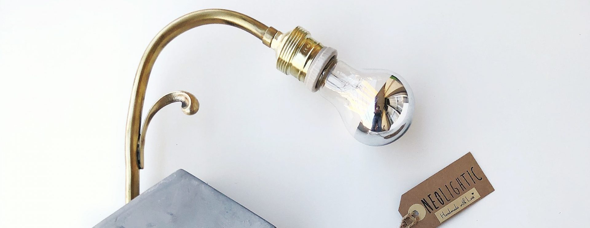 Umma lampada in cemento