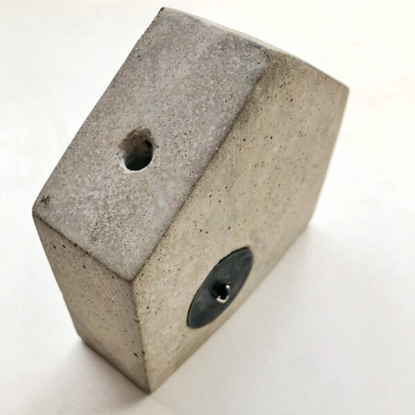 Umma lampada in cemento