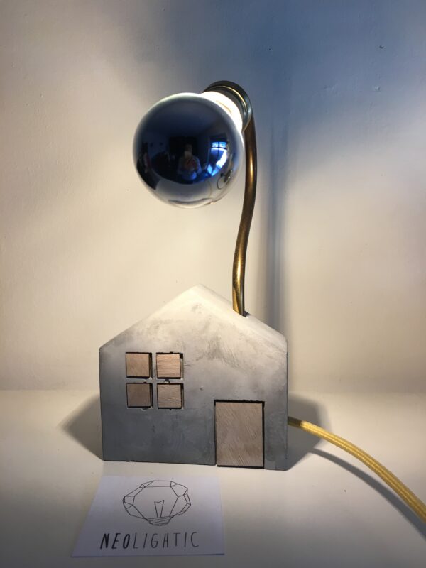 Umma lampada in cemento