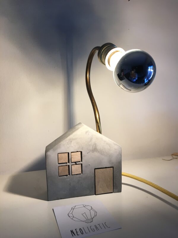 Umma lampada in cemento