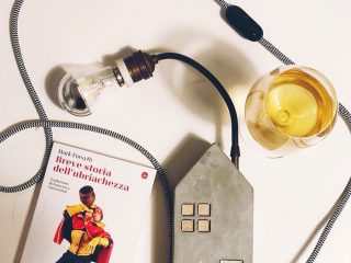 Uruk lampada in cemento di design. Adesso leggere è più piacevole.