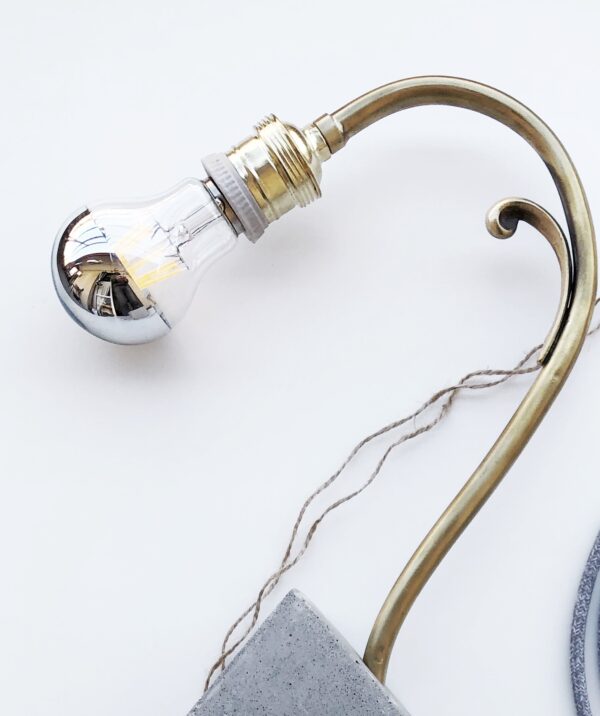 Uruk sprout lampada in cemento